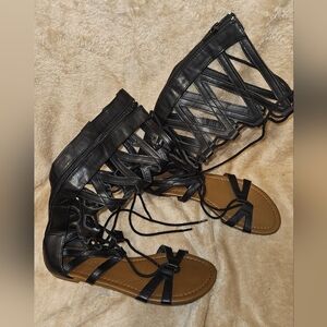 Elegant Black Lace-Up Gladiator Sandals